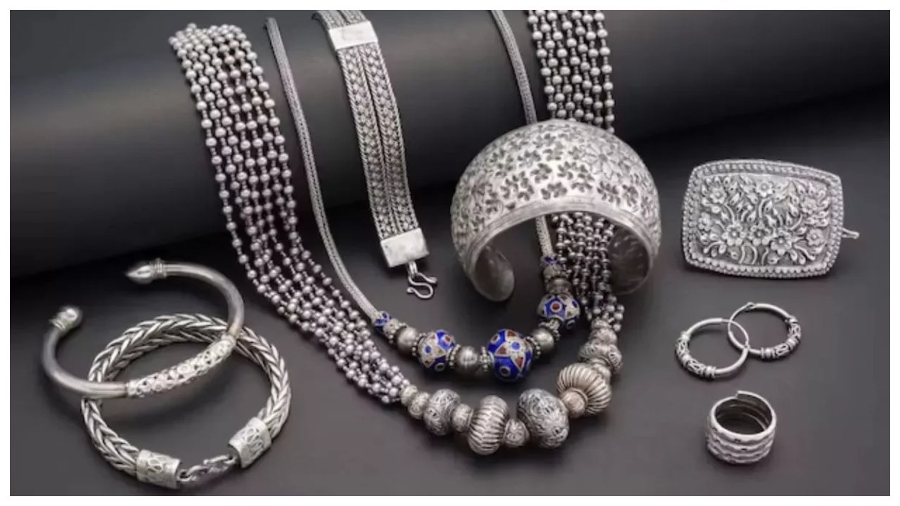 Chandi Ka Bhav Today - चांदी की कीमतों में भारी उथल-पुथल, आज क्या है चांदी का रेट? जानिए 1 किलो का भाव 6 Chandi Ka Bhav Today – चांदी की कीमतों में भारी उथल-पुथल, आज क्या है चांदी का रेट? जानिए 1 किलो का भाव